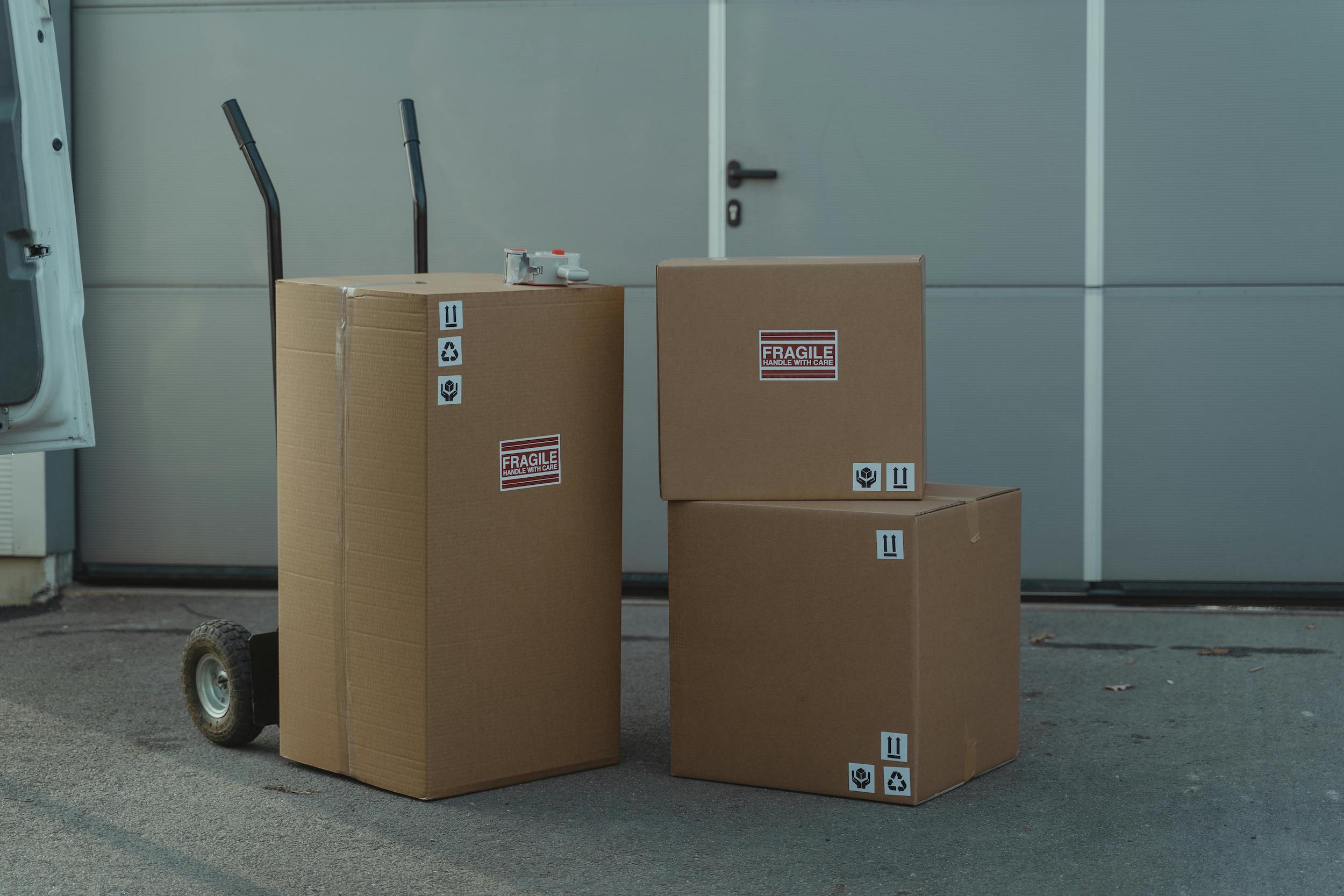 Choosing the Right Dolly for Your Move: Safe, Easy & Effective